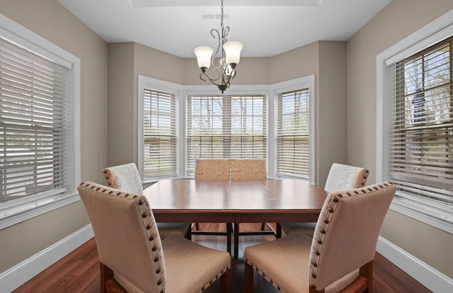 Sleeps 22, Lakefront w/ Private Dock & Pool, 2 Houses Lake Living by Avantstay - Foto 39