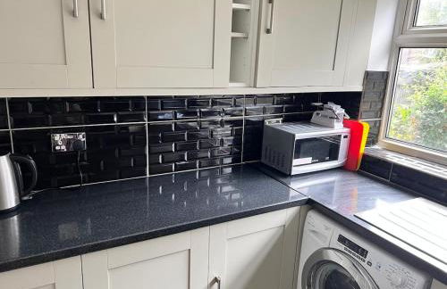 Large Rooms with Desk, Gardens & Great Transport - Foto 2