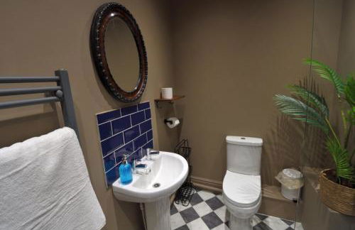 Samuels' a duplex apartment by Spires Accommodation in Lichfield City Centre - Foto 61