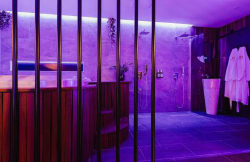 Love Room Les Private Places - Lit King Size et Jacuzzi Privé - Photo 12