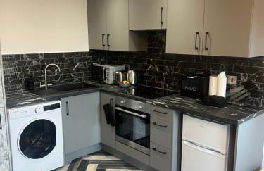 Lux Style Homes -1 BED APARTMENT close to City Centre - Free WIFI - Free Parking - Smart TV - Full Kitchen - Self Check In - Foto 17