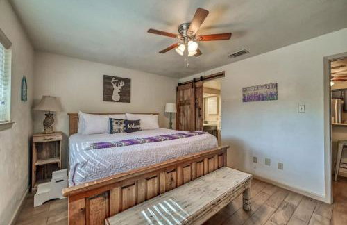 Kerrville Hidden Gem With Firepit and Grill - Great Location - Foto 53