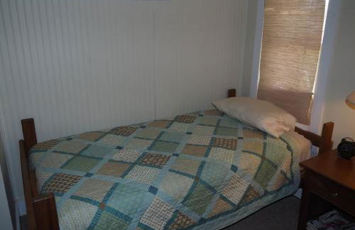 The Cute & Cozy - Lower Apt - Great Location! - Photo 35