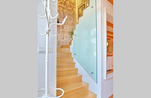 Waterfront stone house in city center - Photo 9