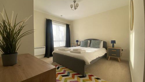 2-Bedroom Apartment with Balcony & Parking in Central Woking - Foto 2