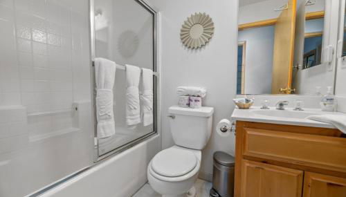 Treetop Bearadise - Best mountain living in a nicely furnished and decorated home - Foto 5, towels, Shower