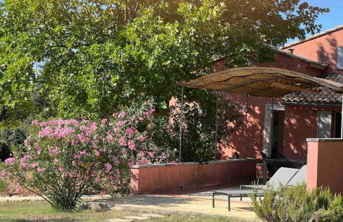 Proche Roussillon, La villa rouge Luberon, piscine chauffée, climatisation et vue Luberon - Foto 35