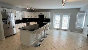 Spacious 3 Bedroom with Beautiful Backyard - Foto 5