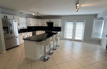 Spacious 3 Bedroom with Beautiful Backyard - Foto 5