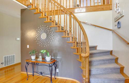 3 Mi to Sequoia Park Zoo Spacious Home with Sunroom - Foto 17