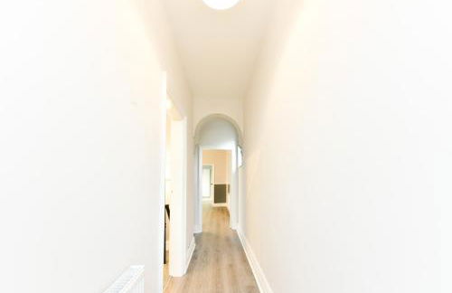 4 Bedroom, 2 bathroom house - Free Parking - Foto 9