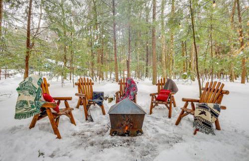 Lake and Beach Access at Lake Luzerne Cabin! - Foto 3