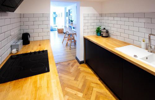 Hidden Retreat with Steam room, KING bed near tube - Foto 20