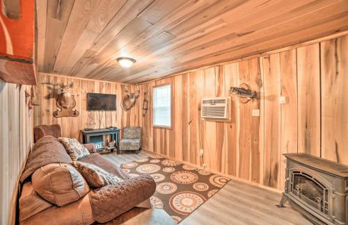 Remote Kentucky Cabin with Fire Pit and 2 Ponds - Foto 8