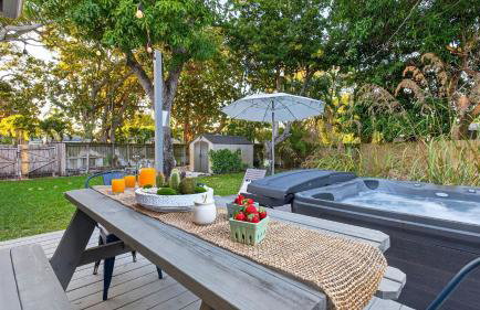 Hot Tub Firepit Deck 10mins to Beach Near Las Olas Middle Terrace Cottage by AvantStay - Foto 43