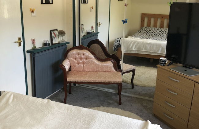 Limegrove, Comfortable Three Bedroom House - Photo 6