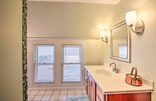 Pet-Friendly Home with Views of Lake Delavan! - Foto 25