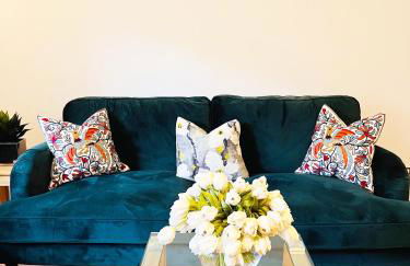 2-Bed Apartment Near ExCeL - Free Parking & WiFi - Ideal for Families, Business & Leisure - Foto 1