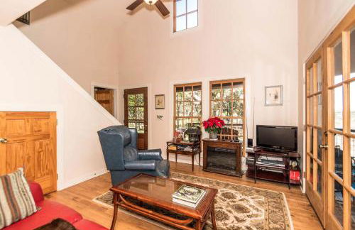 Lovely Cottage Retreat in Texas Hill Country with Cypress Creek Views near Hamilton Pool - Foto 16