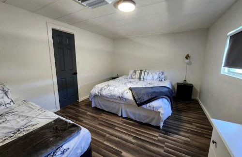 Modern Cabin with Arcade, Foosball Table and Fire Pit in Meadview, Arizona - Foto 39