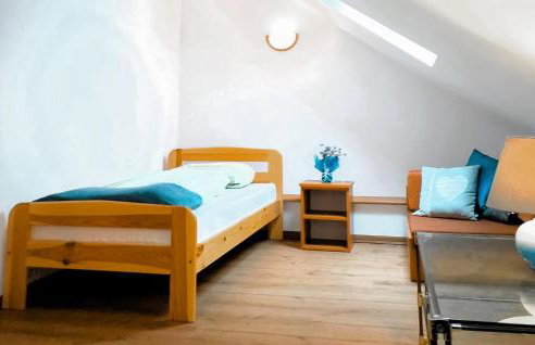 3 Bedroom Cozy Apartment In Huta Gorna - Foto 11