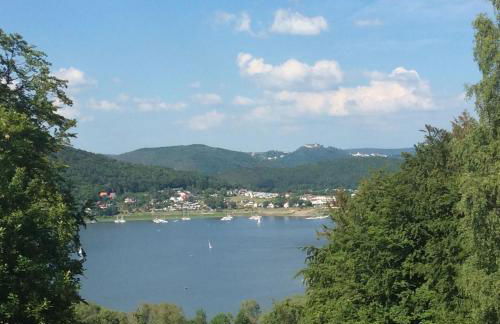 Haus mit Seeblick - Terrassen - großzügig auf 2 Ebenen - freistehend 1.000 qm - Foto 1