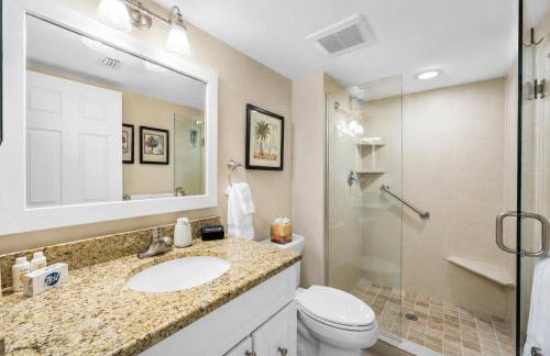 Waterfront Island Oasis! Heated Pool with Stunning View & 2 Full Bath - Foto 10
