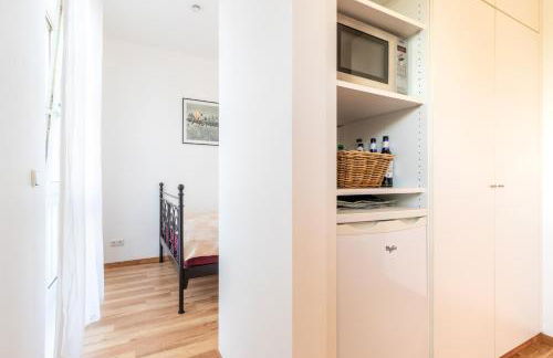 Privates Apartment mit Bad, Küche, Sofa & Balkon - Foto 6