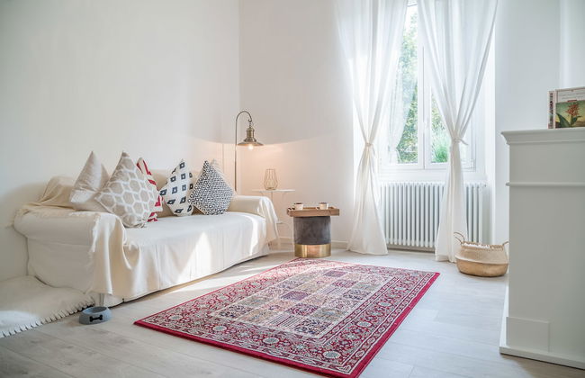 Charming Milanese Apartments - Photo 41