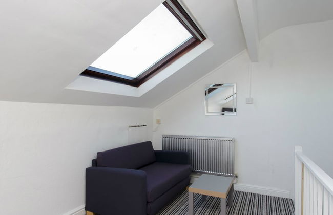 Dean House - Photo 3