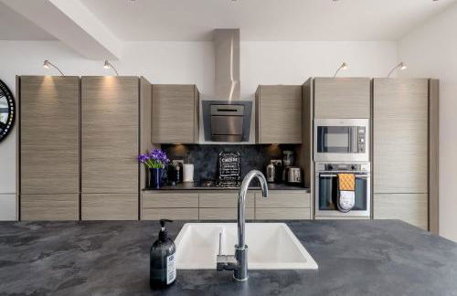 19th Century Luxury Lodge with Hot-Tub - Foto 12