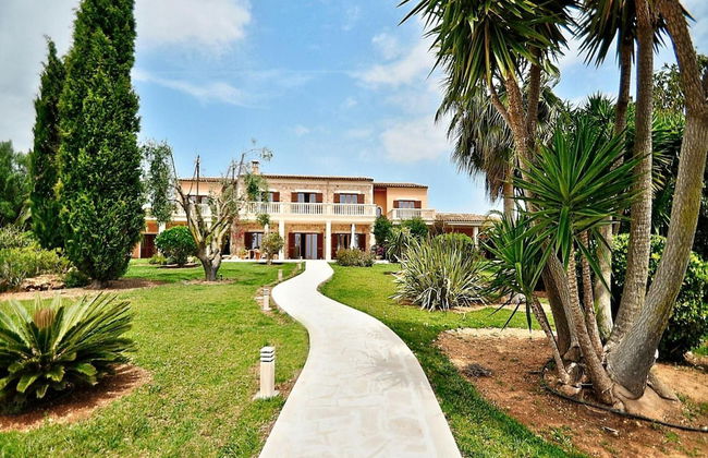 Exquisite Villa With Views - Photo 39