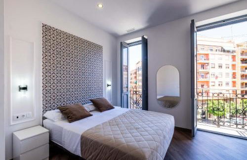 Spacious Apartment with Great Views - Photo 15