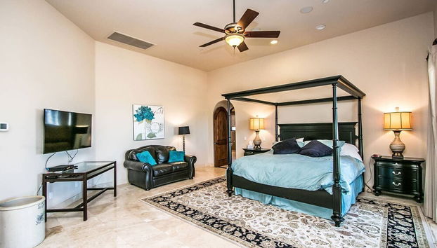 Breathtaking Views From This Hillside Masterpiece - Foto 3, Habitación