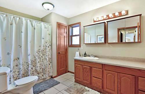 Lakefront Cottage Fully Equipped with Excellent Location in Saint Croix Falls, Wisconsin - Foto 14