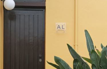 Yellow House - Photo 10