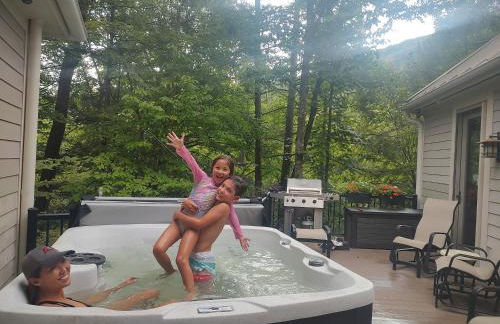 Falling Waters at Rumbling Bald - Foto 3