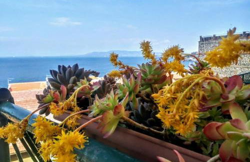 Bilocale in centro con vista mare - Foto 29