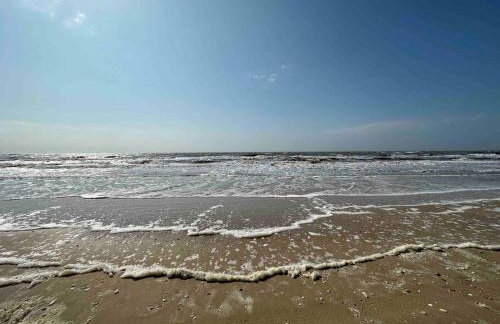 NEW Tiki House! Near Beaches, Sleeps 6-7 - Foto 10