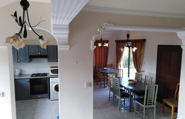 Huge ! Lovely! Private! Villa in The Heart Of Coral Bay! Car Not Essential ! - Photo 20