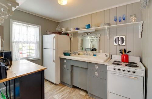 Deck and Indian River Bay Views Coastal Cottage - Foto 11