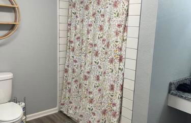 The Bernice - 2 Bedroom Apt in Quilt Town, USA - Foto 15