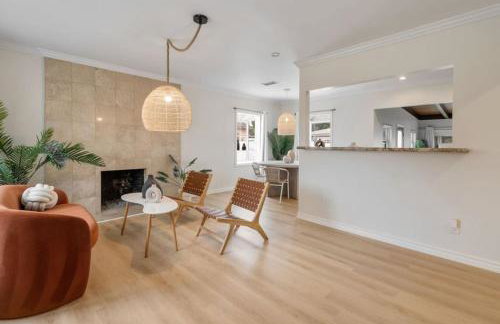 Stunning Retro Beach Oasis, Dual Living, Pool - Foto 11