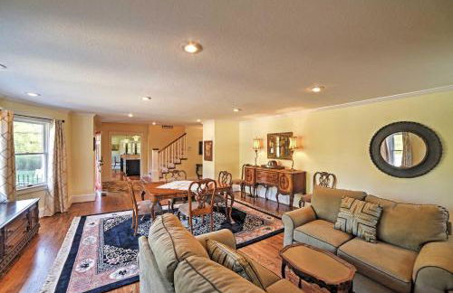 Spacious and Stunning Cleveland Getaway on 1 Acre - Foto 3