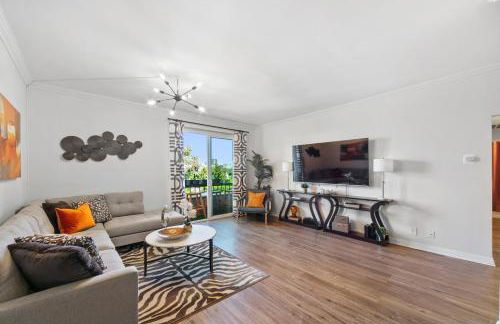 Beverly Hills 2 bed 2 bath Penthouse with Den and Parking 414 - Photo 26