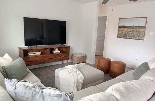 Remodeled 4BR 2BA Steps from Georgetown Square - Foto 3