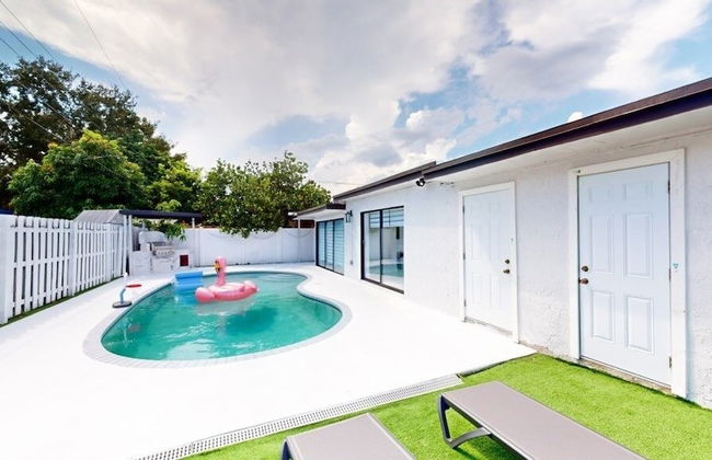 Casa Lucia 5br Home W/ Pool Near Hard Rock Casino 5 Bedroom Home - Photo 24