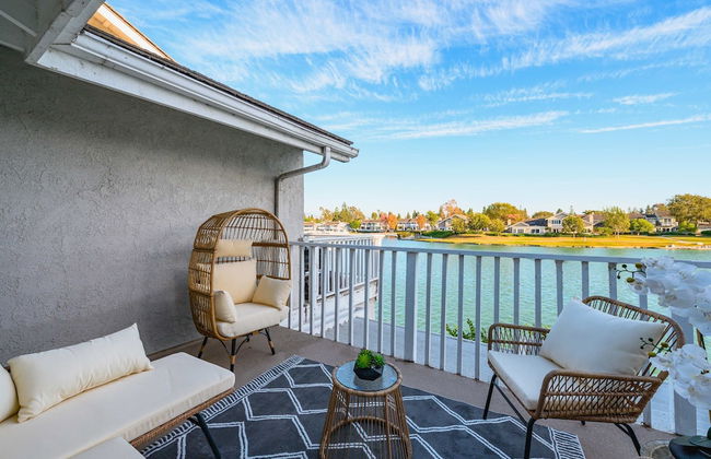 Waterfront Retreat With Stunning Views Modern Co - Foto 3