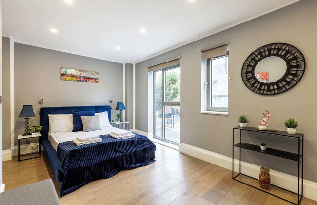 Beautiful Canal Side Notting Hill Abode With Terrace - Photo 5