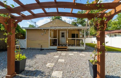 Cozy bungalow with Luxe Yard, Firepit, Pergola Area - Foto 13